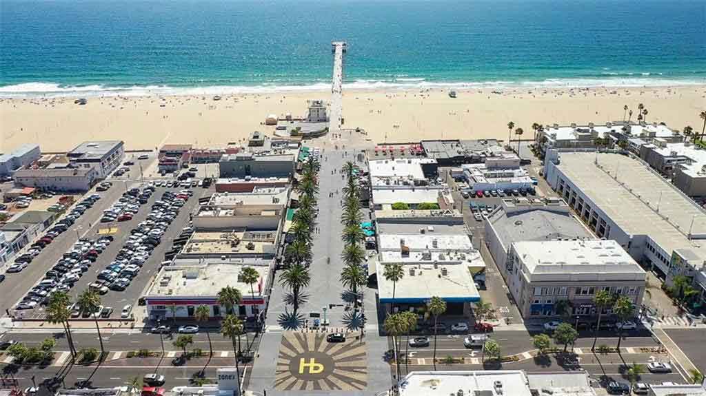 Hermosa Beach Pier Plaza from above