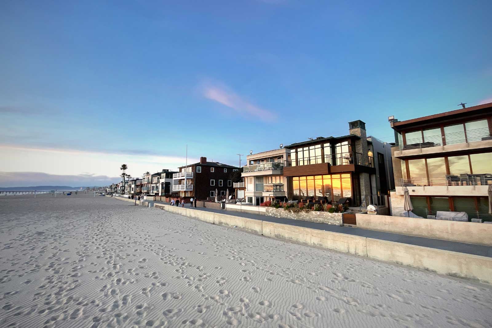 Beachfront homes on the Strand in Hermosa Beach